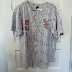 Men’s Chicago Bulls Baseball Jersey Size L made in the USA